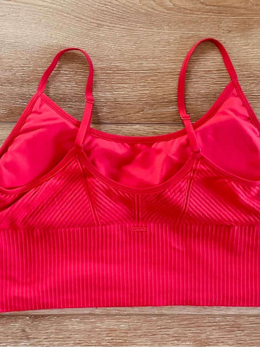 Red Victoria’s Secret -Pink Active seamless sports bra